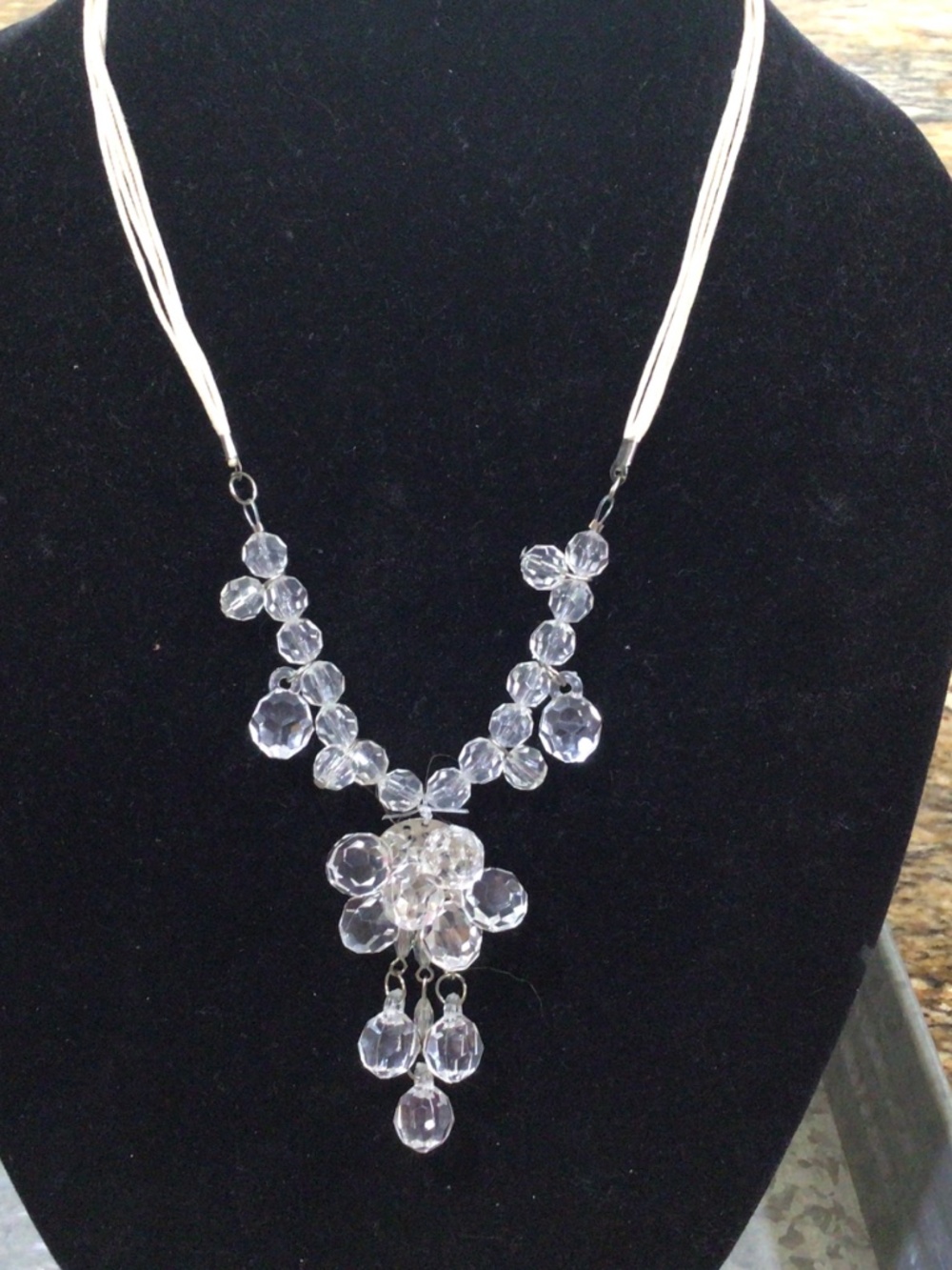 Lot of two fun necklaces. Can be worn individually or together great shape. - Picture 4 of 8